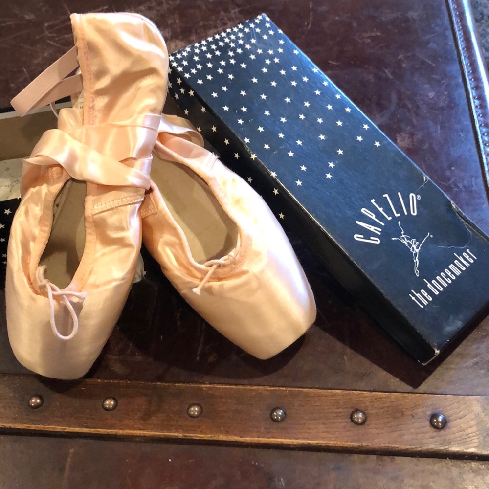 Toe ballet shoes
